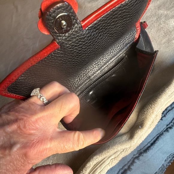 Vtg. Brighton. Rosie Mini Black Red Pebbled Leather Crossbody Rose Detail - Picture 12 of 12